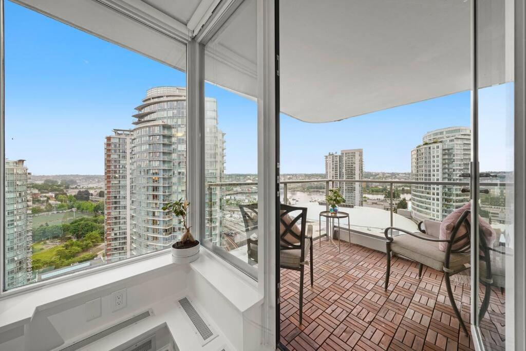 Water View Condo In Downtown Ванкувер Экстерьер фото